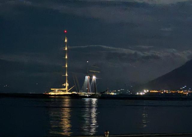 Barca a vela Perini Navi di 56 metri affondata a Palermo, l'ultima foto alle 23.30 con la festa a bordo prima del naufragio