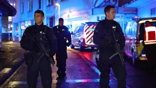 Germania, uomo accoltella i passanti 