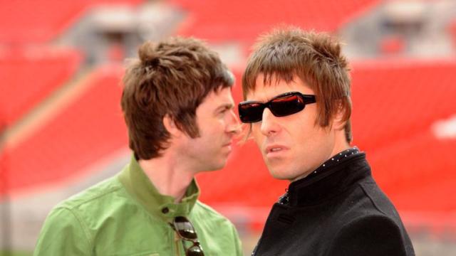 Oasis, confermata la riunione dei fratelli Liam e Noel Gallegher con l'annuncio del nuovo tour nel Regno unito