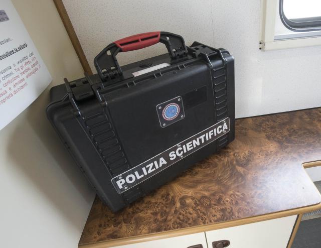 Roma, 65enne tedesco Joachim Horst trovato morto e nudo con la testa nel frigorifero nella sua residenza di Fidene, ipotesi malore improvviso