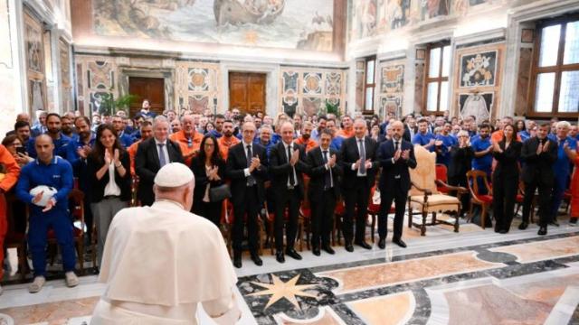 Terna, il Papa riceve i dirigenti e i dipendenti dell'azienda; Bergoglio: "Siete impegnati per un futuro alimentato da energia pulita"