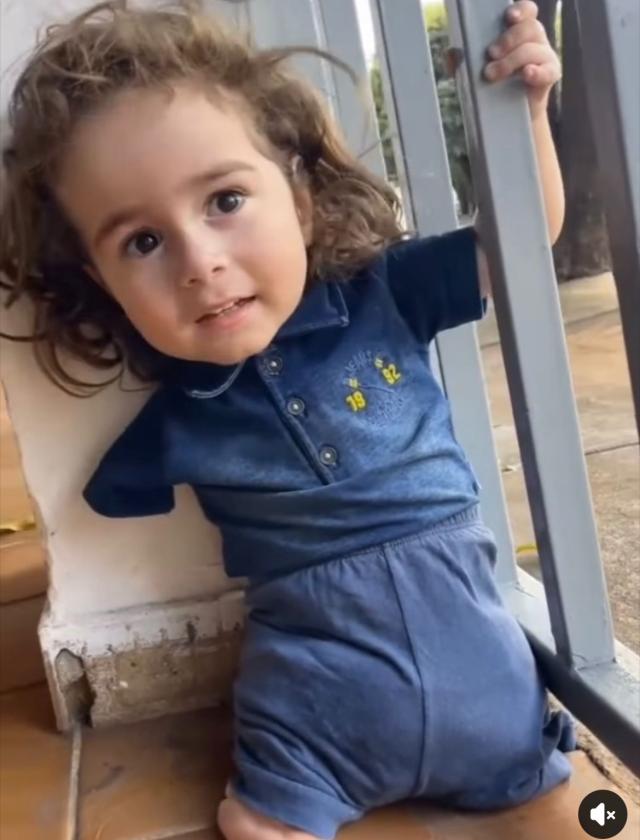 Gaza, vaccino contro poliomielite a bambina senza braccia e gambe per colpa delle bombe dell&rsquo;esercito israeliano