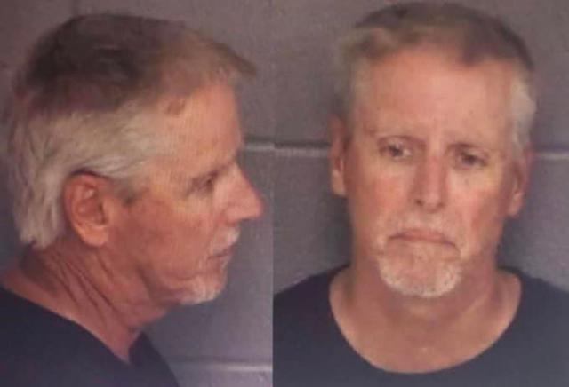 Sparatoria in un liceo in Georgia, arrestato il padre del killer 14enne: "Il fucile d&rsquo;assalto fu un dono di Natale"