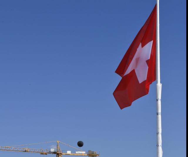 La Commissione di studio sulla politica di sicurezza elvetica afferma che &ldquo;il mondo e la Svizzera si trovano in fase prebellica&rdquo; e suggerisce la sospensione di diritti fondamentali