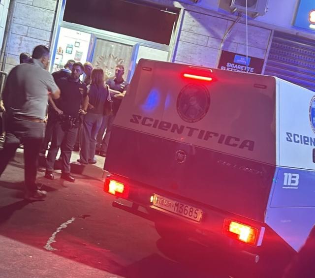Mamma e figlio aggrediti con un coccio di bottiglia mentre rientrano a casa, a Genova &egrave; caccia al maniaco 