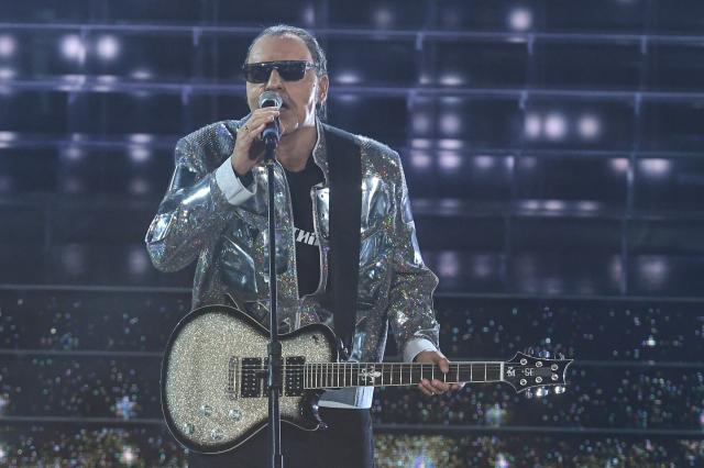 Luca Carboni: "Tumore al polmone diagnosticato a marzo 2022, per questo sono sparito per 2 anni, vivo grazie ai medici"