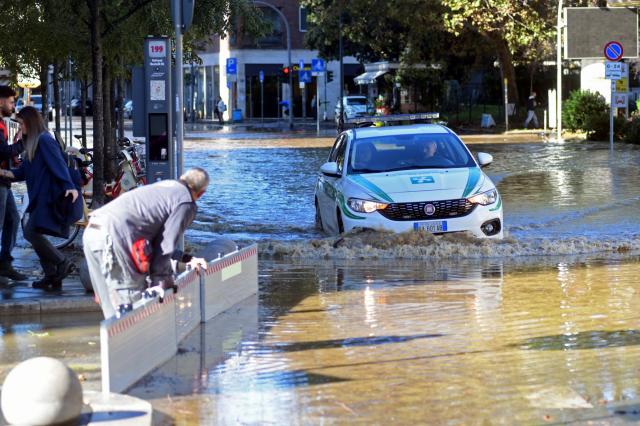 Maltempo, allerta meteo arancione in Lombardia e gialla in 15 regioni, arriva il fronte freddo dalla Norvegia, piogge da Milano a Roma