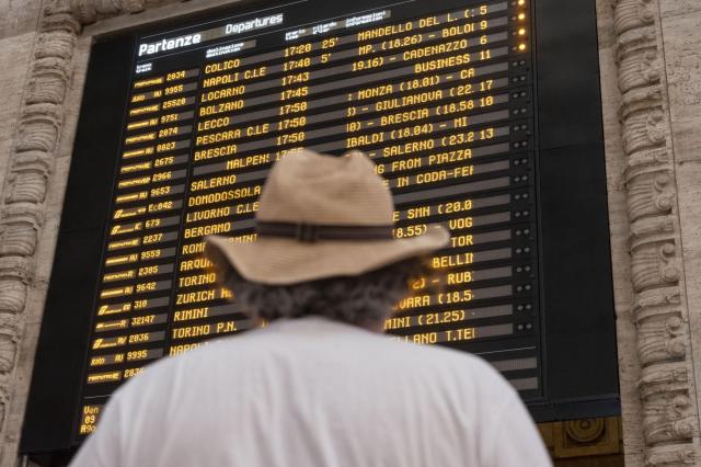 Treno deragliato Milano ritardi 180min limitazioni Italia Frecce Regionali Intercity Eurocity convogli Trenitalia