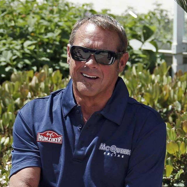 Addio a Chad McQueen, morto a "causa di una brutta caduta nel 2020" l'attore di Karate Kid e figlio di Steve, aveva 63 anni