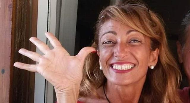 Sabaudia, l&rsquo;hostess di Ita Airways Gabriella Cario morta per malore improvviso sul volo Reggio Calabria-Roma, aveva 56 anni