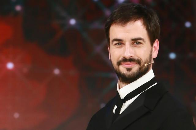 Chi &egrave; Iago Garcia del Grande Fratello, fidanzata, et&agrave;, figli, il successo in Una vita e Ballando con le stelle