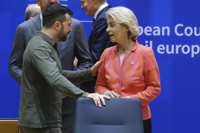 Ucraina, Parlamento Europeo vuole autorizzare Kiev a usare le armi contro la Russia: crolla il castello di menzogne