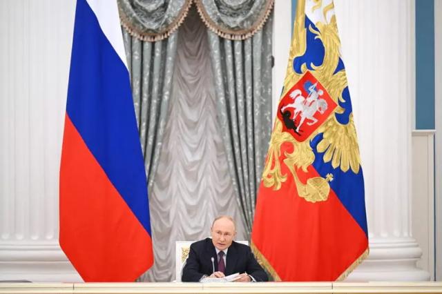 Ucraina, nuovi &ldquo;aiuti&rdquo; militari Usa a Kiev per 375 milioni, Putin: &ldquo;Risposta nucleare a scopo di difesa in caso di attacco aereo&rdquo;