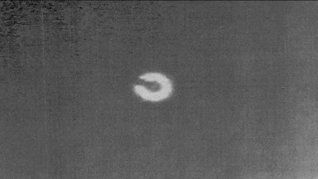 Ufo abbattuto in Alaska nel 2023 da jet Usa, pubblicata la foto dell'oggetto non identificato dalla forma cilindrica