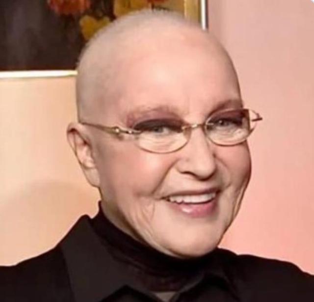 Eleonora Giorgi sul tumore al pancreas: "Sto seguendo una terapia alternativa Usa, ma ho il 14% di possibilit&agrave; di vivere"