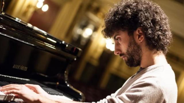 Addio al pianista Giuliano Graniti, morto a 36 anni per una malattia rara scoperta un anno fa dopo il matrimonio con la misicista Paniz