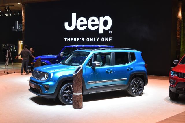 Stellantis richiama 194mila Jeep ibride plug-in elettrice per rischio incendio batteria, 13 i roghi segnalati