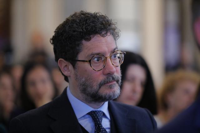 Mic, Giuli nomina Spano capo di gabinetto dopo aver silurato Gilioli, Pro Vita non ci sta: "Finanzi&ograve; associazione Lgbt Anddos con 55mila&euro;"