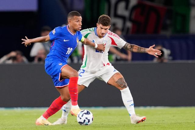 Mbapp&eacute; &ldquo;indagato per stupro e violenza sessuale in Svezia&rdquo;, lo staff del calciatore: &ldquo;Accuse false e diffamatorie&rdquo;