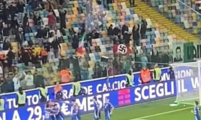 Italia-Israele, bandiera con svastica esposta sugli spalti, tifoso daspato per 5 anni per le partite della Nazionale