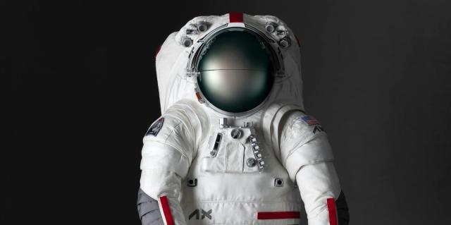 Lo spazio veste Prada con le nuove tute griffate per tornare sulla Luna