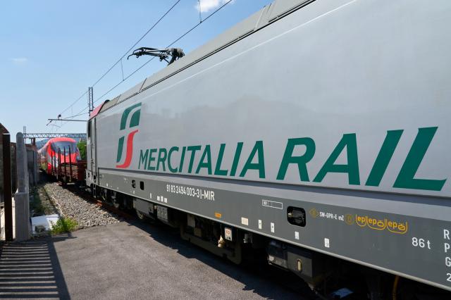 Polo logistica FS, partiti i collegamenti per trasportare i nuovi Frecciarossa 1000 dallo stabilimento Hitachi Rail di Pistoia al Test Center di Velim