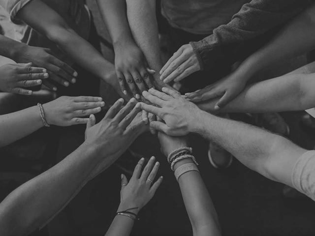 La magica terapia del fashion: arriva a novembre la mostra charity Convivio