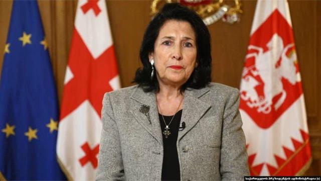 Elezioni Georgia, Presidente non riconosce vittoria del partito filorusso: "Ingerenze di Mosca", e Orban vola a Tbilisi