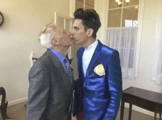 Morto il prete che aveva lasciato la tonaca per sposare un toyboy di 25 anni, il ragazzo: "Ho pianto 2 giorni, ora mi godo l'eredit&agrave;"