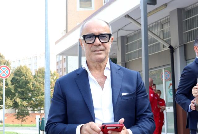 Sindaco di Rozzano Gianni Ferretti morto improvvisamente per "leucemia e infarto" a 60 anni, difese la citt&agrave; dalle parole di Fedez