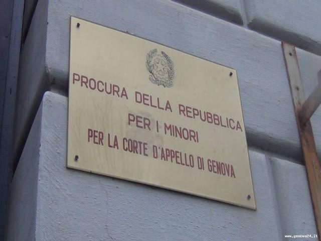 Genova, diciassettenne rapina un supermercato per fare colpo sugli amici, il padre lo  denuncia alla polizia