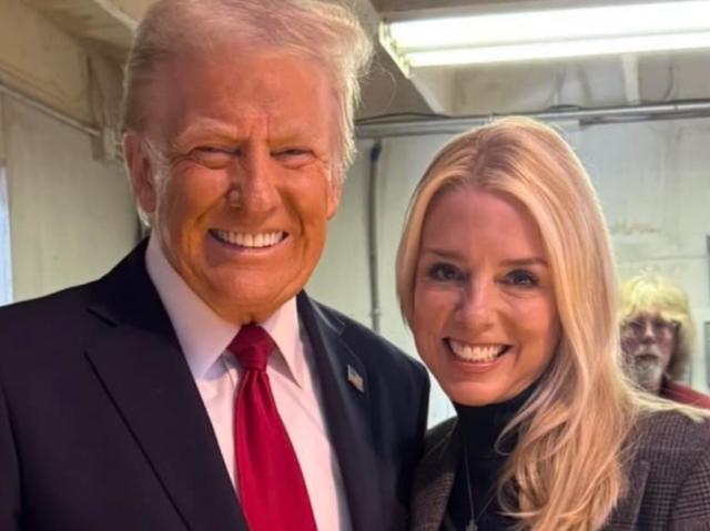 Pam Bondi, chi &egrave; la nuova Ministra della Giustizia Usa: ex procuratrice della Florida, &ldquo;dura su criminalit&agrave; e droghe letali&rdquo;