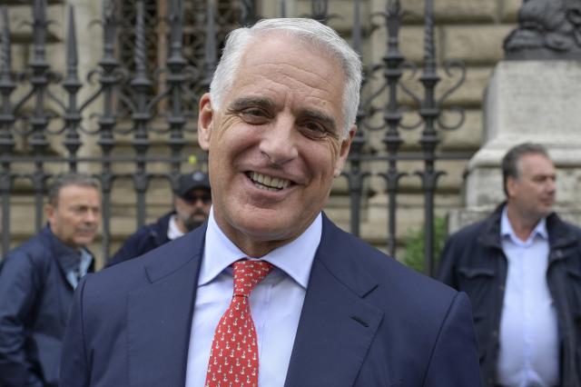 UniCredit, con consenso di 16 broker stima utili 2025 sopra &euro;10,4 miliardi con ricavi in calo e Cet1 ratio previsto al 14,5%