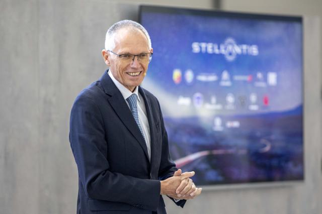 Stellantis, buonuscita per Tavares di &euro;100 mln, in contrasto con il calo della capitalizzazione dell'azienda nel 2024 (-&euro;52 mld)