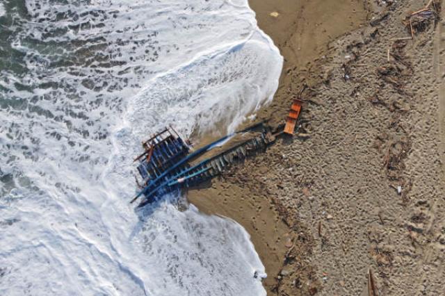 Naufragio di Cutro, condannati tre scafisti a 16 anni di carcere per favoreggiamento dell'immigrazione clandestina