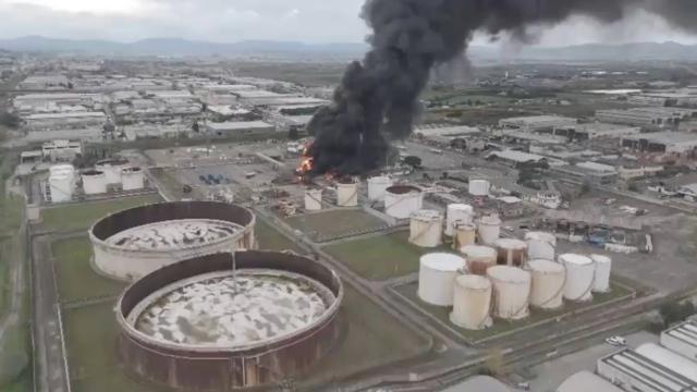 Esplosione a Calenzano, l'impianto ENI dichiarato "ad alto rischio di incidente rilevante" nel 1976, poi l'avvertimento nel 2020: "Se scoppia si spacca in due l'Italia"