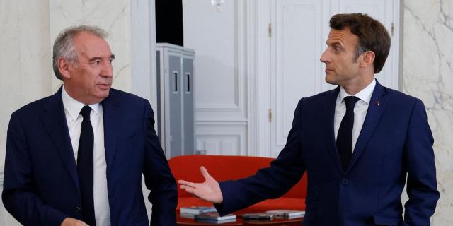 Francia, Macron verso la nomina del nuovo primo ministro nelle "prossime 48 ore", Bayrou pronto alla premiership del governo