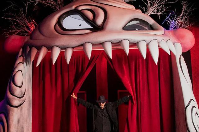 Milano, viaggio nella fantasiosa mente di Tim Burton alla Fabbrica del Vapore con un magico labirinto