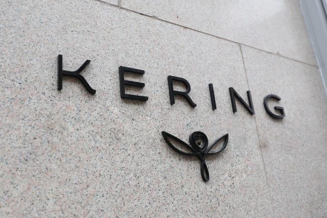 Francese Kering, GdF ipotizza evasione 70 mln &euro; con marchio Alexander McQueen, perch&eacute; Rotondaro chiede risarcimento da 80 mln