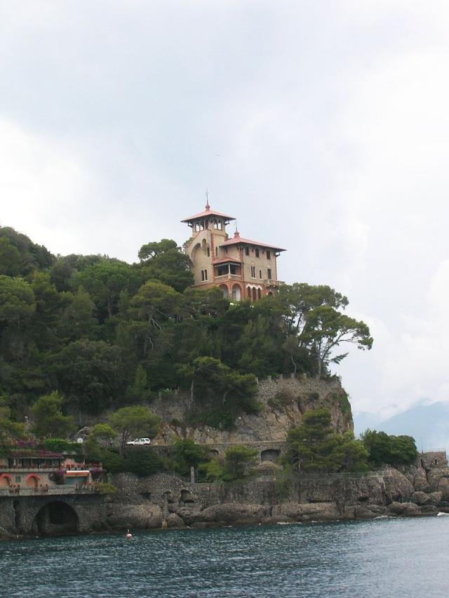 Bernard Arnault compra villa Beatrice a "&euro;55 mln" nel Parco di Portofino, a picco sul mare sul promontorio di punta Cajega