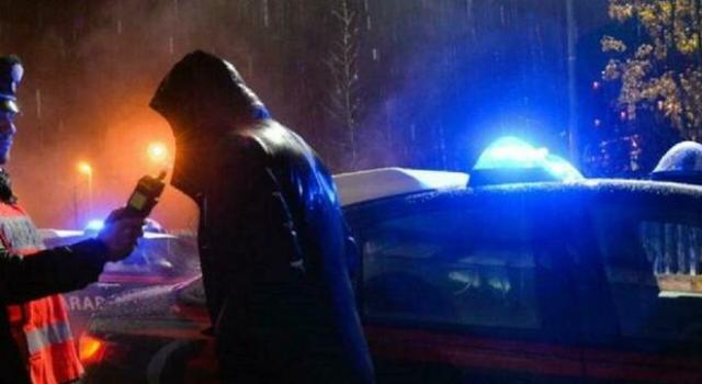 Cavi di Lavagna (GE), ubriaco torna a casa a piedi, scatta la multa da 102 euro, i Carabinieri: "Faceva l'autostop in mezzo alla strada"