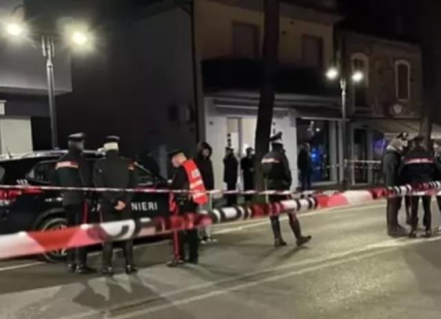 Rimini, egiziano accoltella 4 persone e aggredisce i carabinieri la notte di Capodanno, militare spara e lo uccide