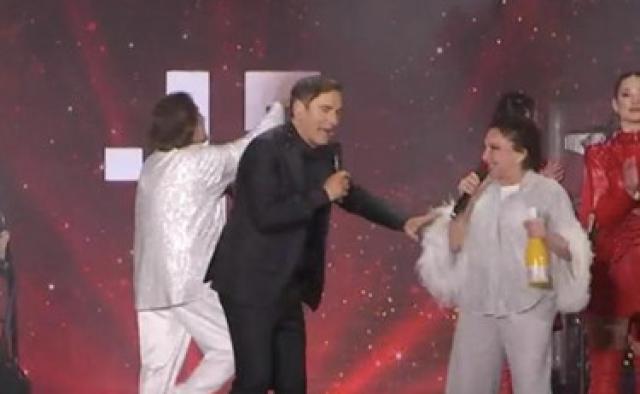 "Testa di c....!", l'insulto in diretta su Rai 1 che ha salutato il 2025