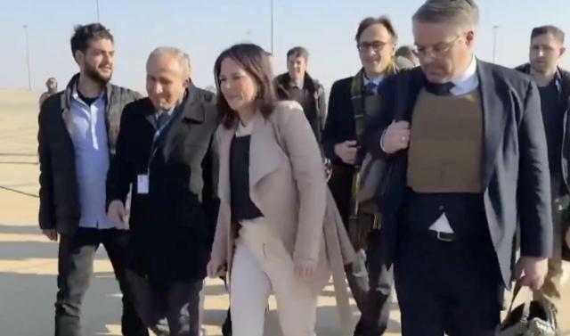 La ministra tedesca Baerbock arriva a Damasco - Foto: X