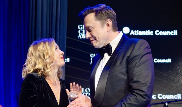 Space X, Italia raggiunge accordo con Musk, 1,5 mld&euro; per 5 anni per per fornitura servizi tlc, decisivo incontro Meloni-Trump