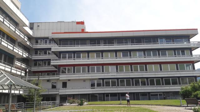 Alto Adige, bambino marocchino di 7 anni morto per malore improvviso a scuola dopo l'ora di pattinaggio, disposta autopsia