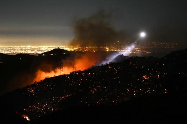 Incendio Los Angeles, bilancio sale a 24 morti, assicurazioni verso 20 mld $ di perdite per le case di Palisades