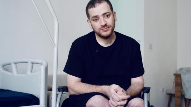 Gaza, il reporter palestinese Al Haj: &ldquo;Ho perso le gambe per colpa di un aereo di ricognizione dell'Idf, ma volevo filmare l'orrore"