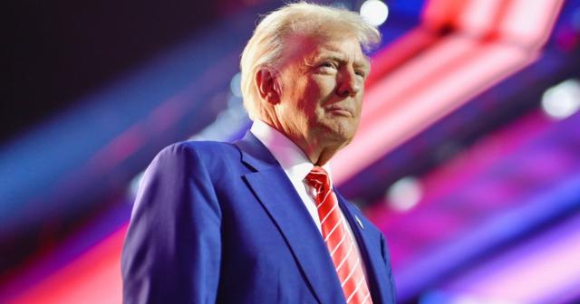 Trump al comizio pre insediamento: "L'invasione dei migranti finir&agrave;, via il segreto sulla morte di Jfk e Martin Luther King", oggi il giuramento