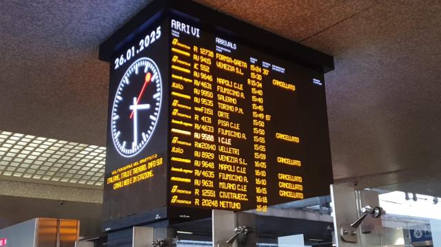 Sciopero treni, cancellazioni e ritardi, niente fascia di garanzia, sindacati: "Ridurre orari di lavoro", Fs: "Impatto significativo"